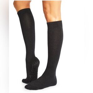 TAVI NOIR NWT Jane knee high Pilates grippy socks in Ebony